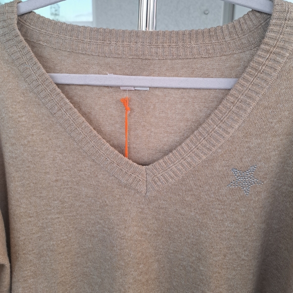 Knox Rose Tan V-Neck Sweater - Picture 6 of 12
